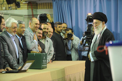 حضور مقام معظم رهبری در پای صندوق دومین مرحله از نهمین دوره انتخابات مجلس شورای اسلامی